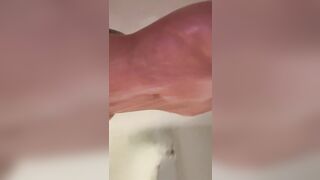 Mia Smith Shows Her Ass In The Shower