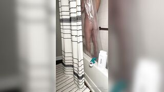 Leah Gotti Masturbates In The Bathtub